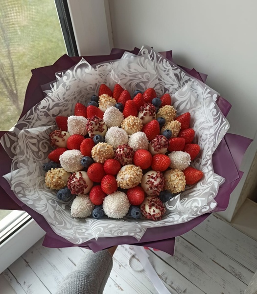 Klubnichnyj-buket-13.-Miks-iz-klubniki-v-shokolade.jpg